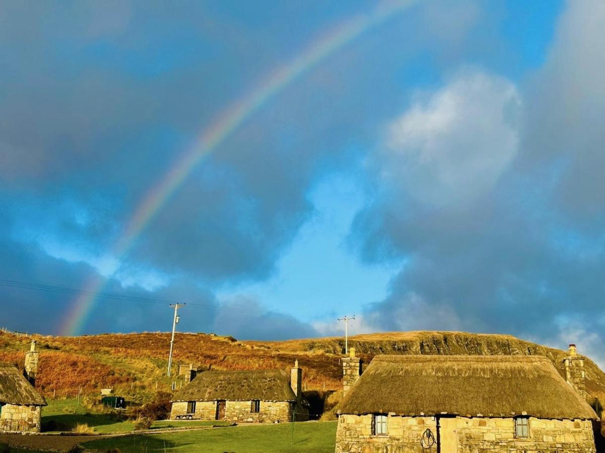 Tigh Mairi At Mary'S Thatched Cottages Elgol Exterior photo