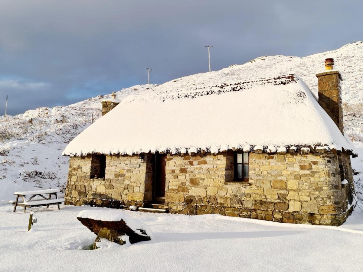 Tigh Mairi At Mary'S Thatched Cottages Elgol Exterior photo