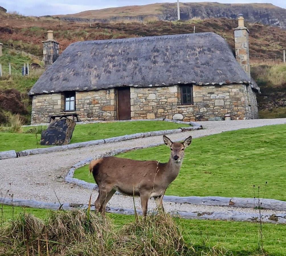 Tigh Mairi At Mary'S Thatched Cottages Elgol Exterior photo