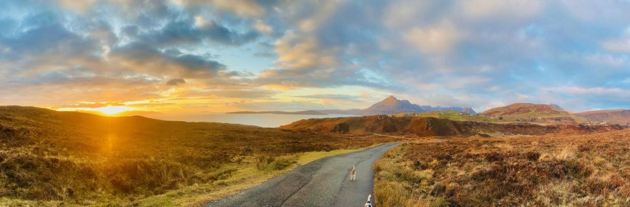 Tigh Mairi At Mary'S Thatched Cottages Elgol Exterior photo