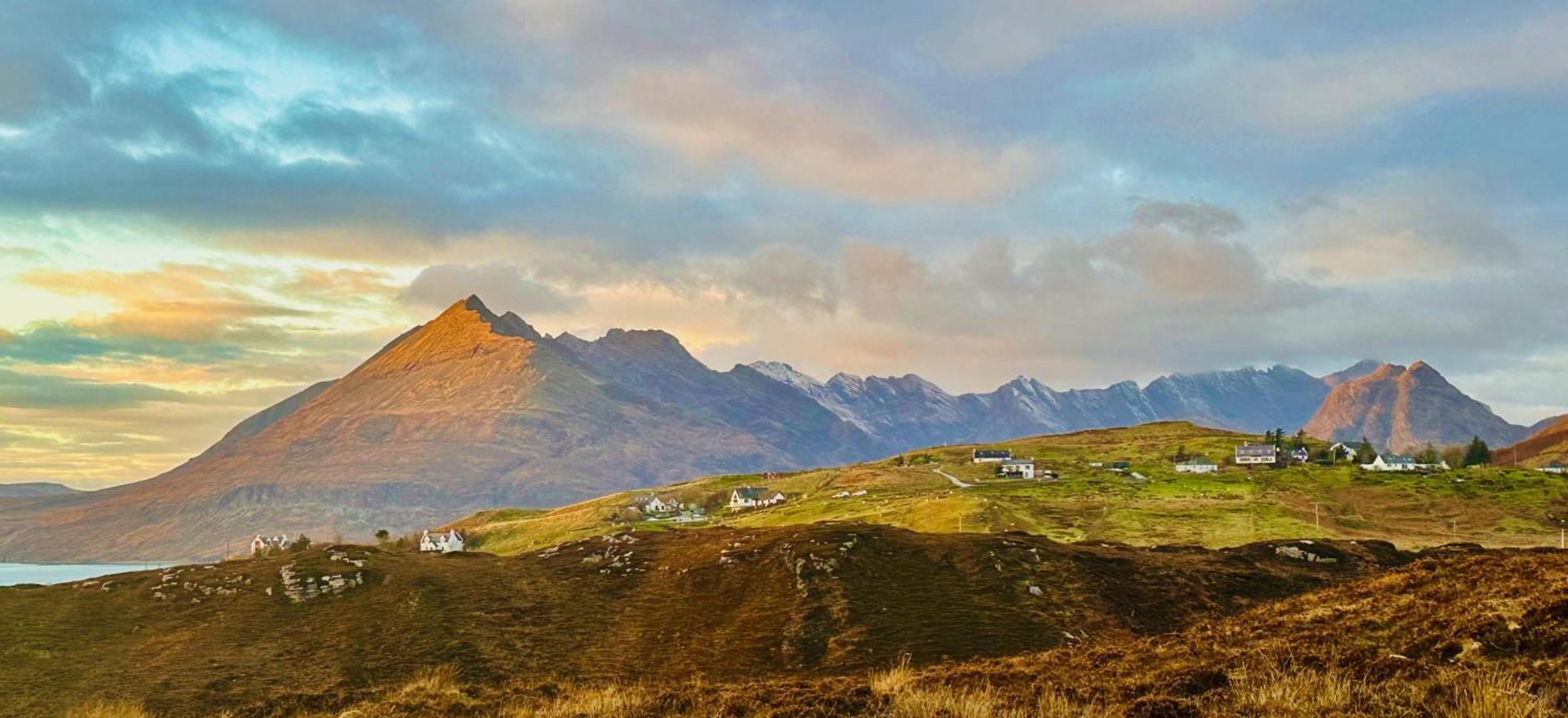 Tigh Mairi At Mary'S Thatched Cottages Elgol Exterior photo